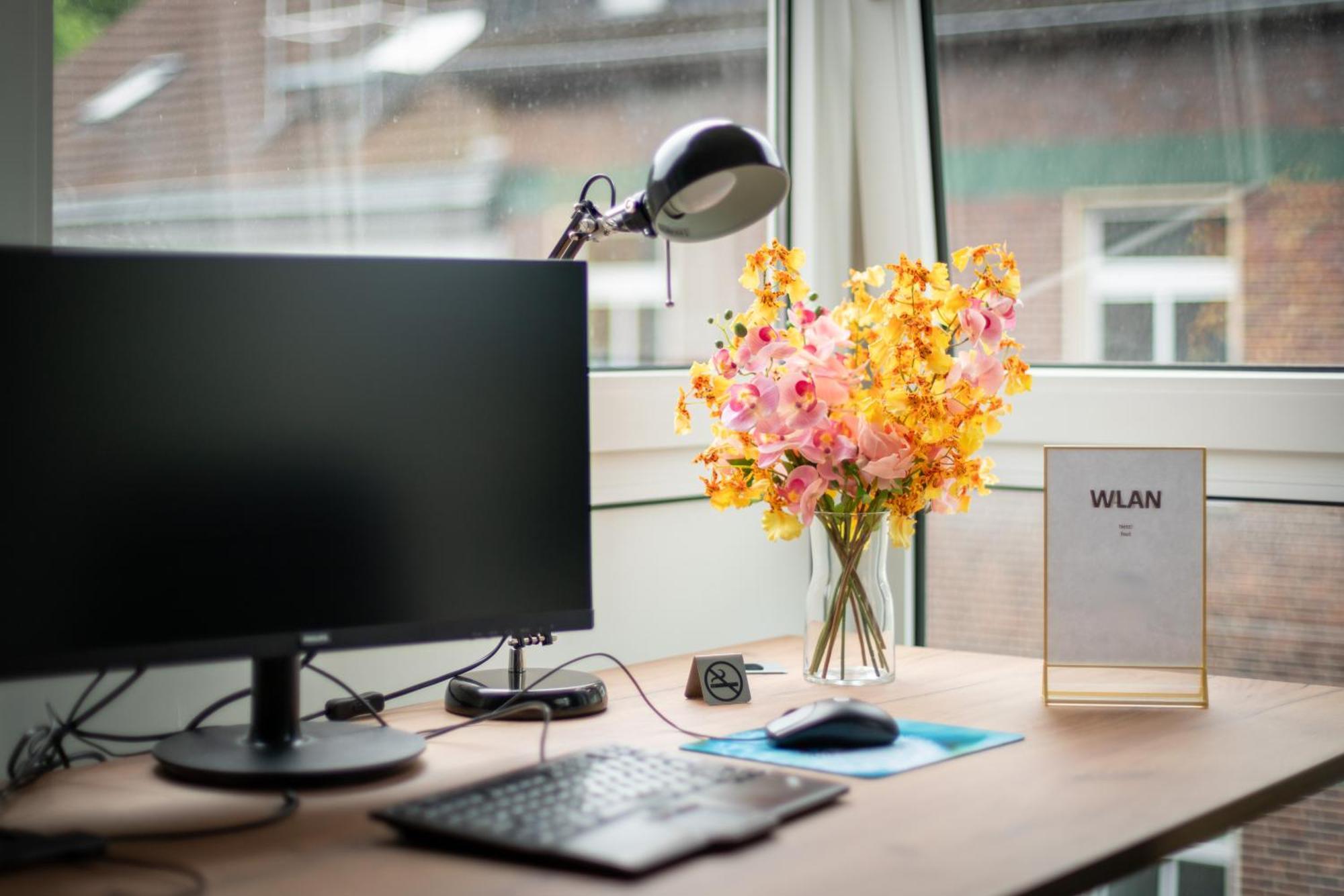 Federnest - Luxus-Studio - Kingsize Boxspringbett - Home-Office Mit Monitor Und Drucker - 11 Min Hbf Дуйсбург Екстериор снимка